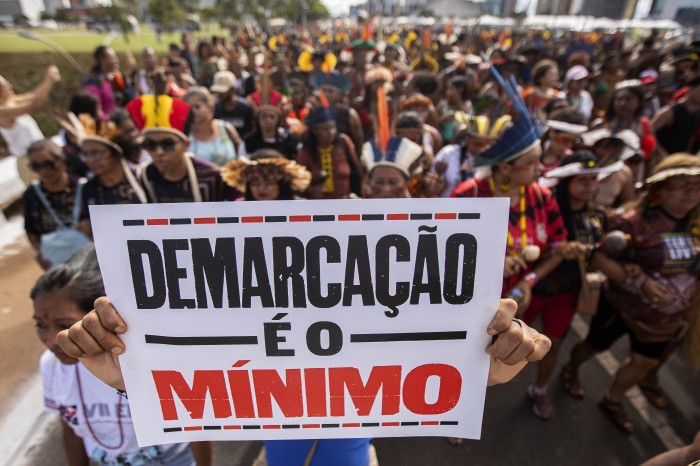 Parlamentares instalam frente em defesa dos direitos indígenas