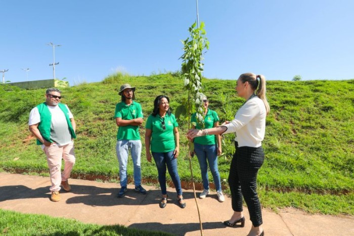 Secretaria de Meio Ambiente inicia ação de arborização do bairro Residencial Jamil Nadaf