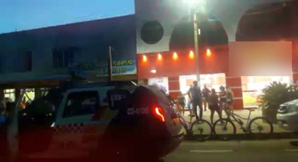 Mulher agride ex do marido enquanto ele filma agressão e os dois são presos em MT