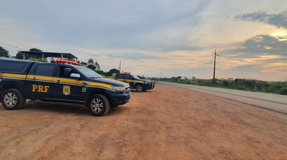 Adolescente é flagrado dirigindo caminhão e pai diz à polícia que estava ensinando o filho a dirigir em MT