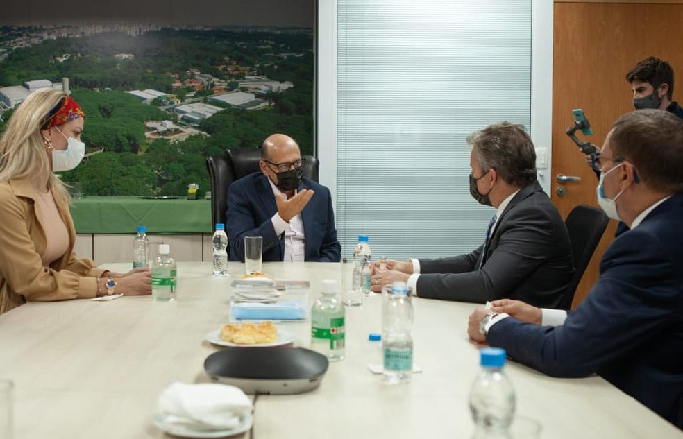 Governo de MT quer comprar do Instituto Butantan 500 mil doses da Coronavac caso o governo federal não disponibilize vacinas