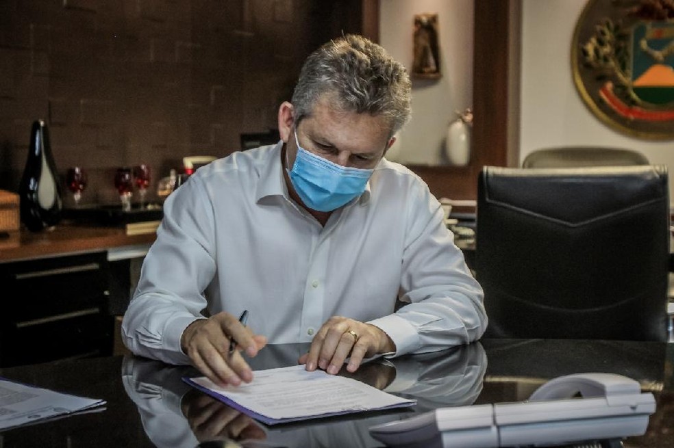 Governador de MT veta RGA aos servidores do Judiciário porque lei federal proíbe concessão da revisão