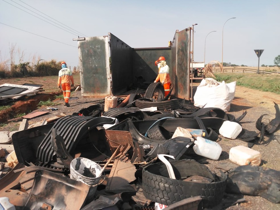 Mais de 1 tonelada de lixo é retirada por dia das BRs 163 e 364 em MT