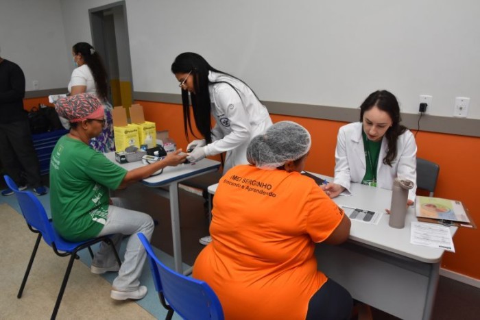 Equipe multidisciplinar do Espaço do Servidor realiza atendimento no CMEI ?Serginho?
