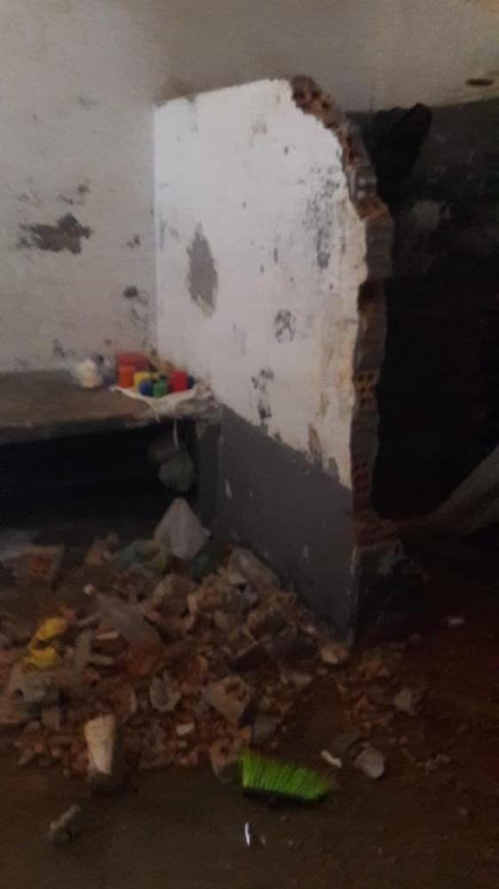 Presos fazem motim, destroem celas e 15 são transferidos de cadeia em MT