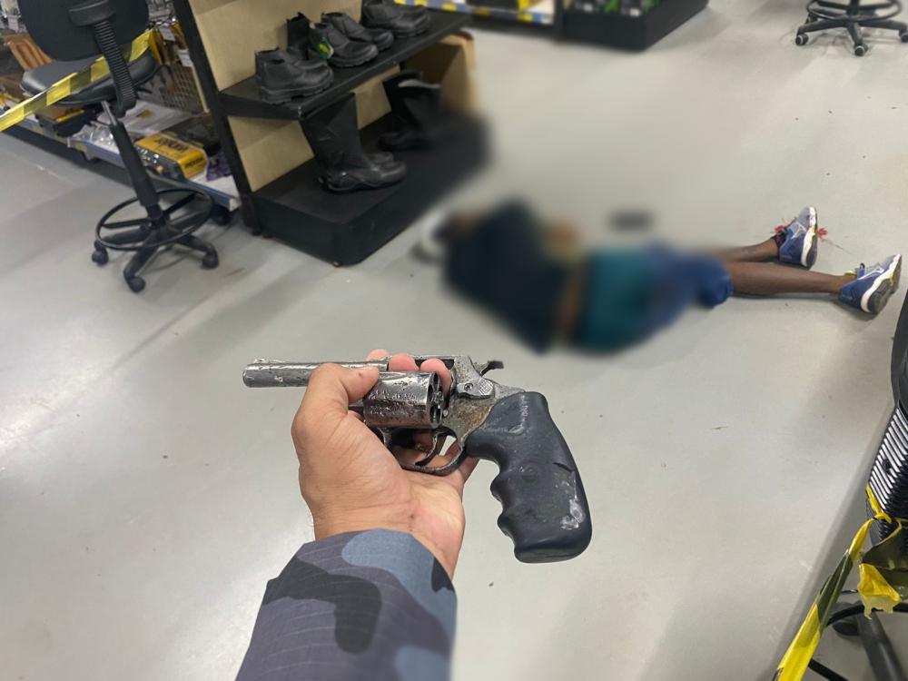 Três suspeitos tentam roubar loja de máquinas agrícolas e um deles é morto por vigilante em MT