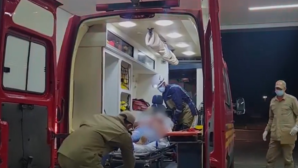 Urgente: Mulher é agredida pelo marido com golpes de martelo na cabeça