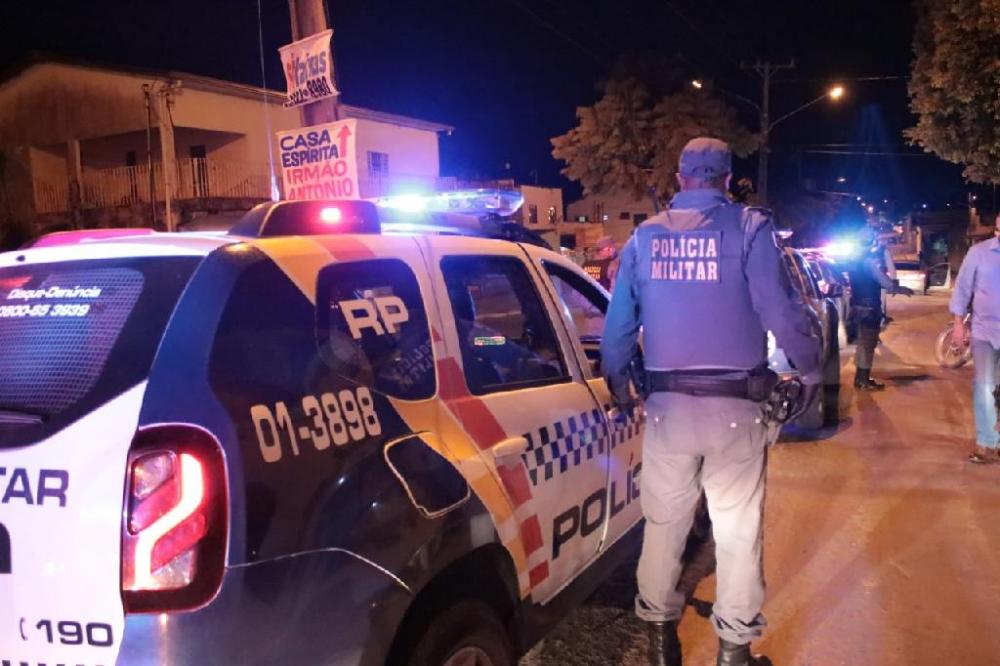 Taxista é confundido com amante de cliente e é agredido com pedaço de madeira no bairro Vida Nova