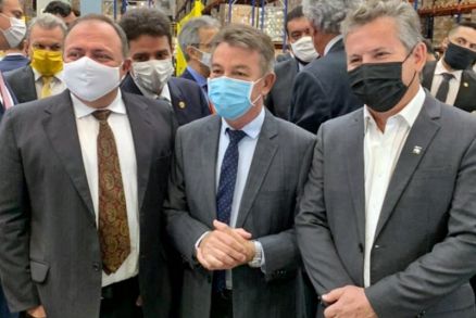 Mendes se reúne com Pazuello e diz que 1º lote chega nesta 2ª