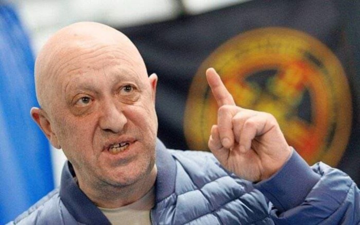 Líder mercenário russo ordena que tropa pare movimentação