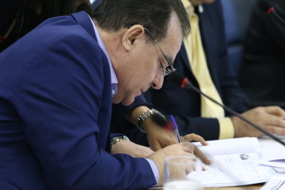 Fávero quer prazo para ex-prefeito acessar registros