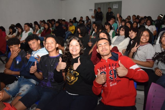 Estudantes participam de palestras na Semana Municipal de Políticas sobre Drogas