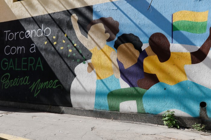 Rua do Rio se colore para torcer pelo Brasil nesta segunda-feira