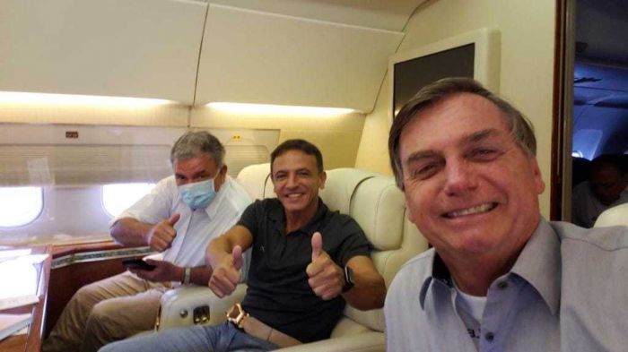 Bolsonaro e Pazuello vão ao Acre entregar 21,9 mil doses de vacinas