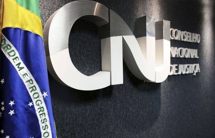 CNJ impõe aposentadoria a desembargadora por beneficiar filho