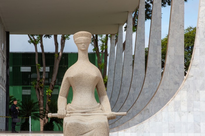 Ministro do STF absolve acusado de furtar camisa de R$ 65