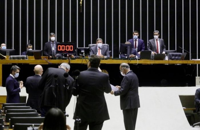 Sem acordo, Câmara desiste de votar PEC da imunidade