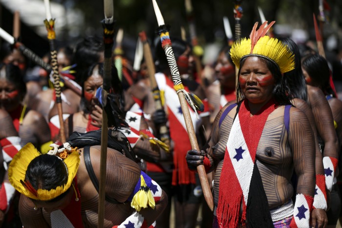 Mulheres indígenas marcham em Brasília contra violência