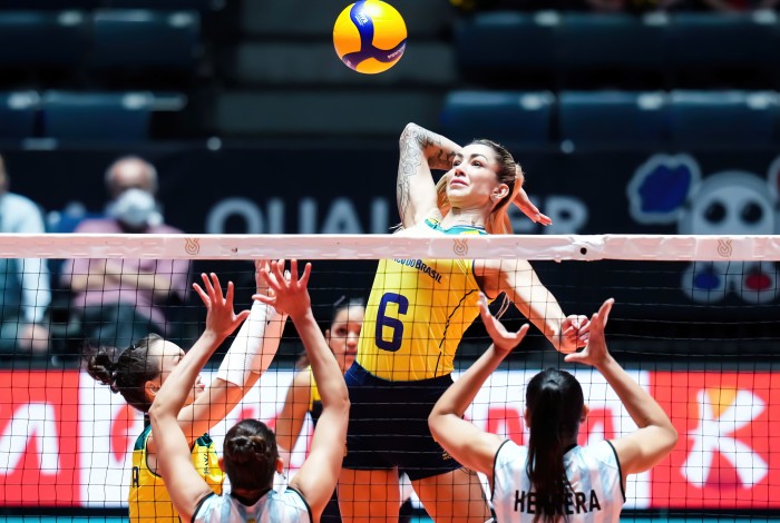 Brasil vence Argentina na estreia do pré-olímpico de vôlei feminino