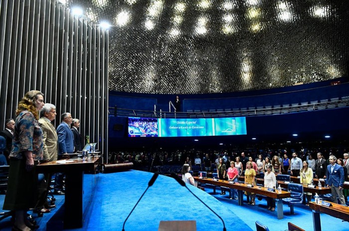 Filosofia tem soluções para desafios no país, dizem convidados de sessão especial