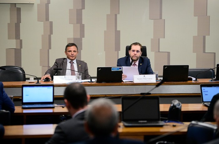 CPI das ONGs quer ouvir antropólogo francês e secretária de Mudança do Clima