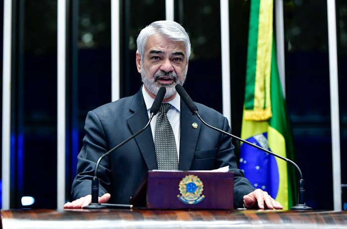 Humberto informa sobre lançamento do Complexo Econômico-Industrial da Saúde