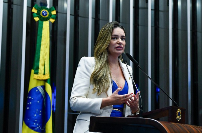 Augusta Brito destaca aprovação de pensão aos filhos das vítimas de feminicídio