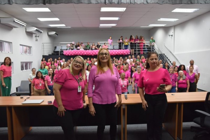 Servidores participaram de ação de conscientização sobre a importância da prevenção do câncer de mama