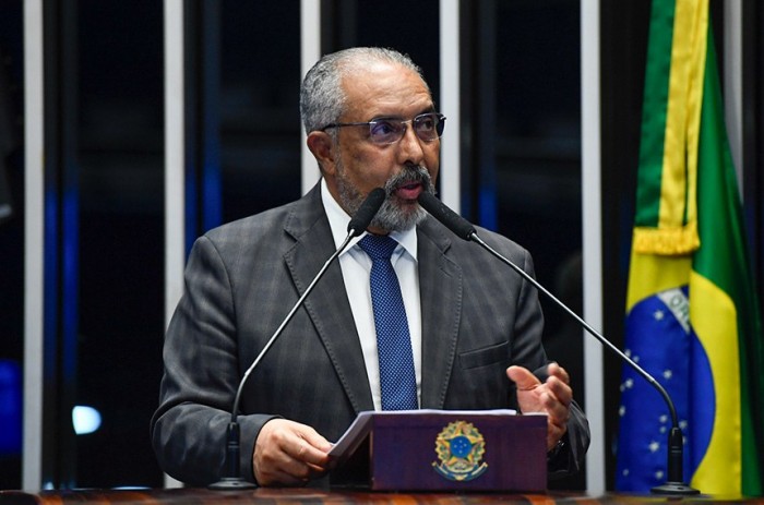 Senador destaca crise na pecuária leiteira do RS