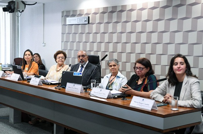 CE: mulheres cobram mais espaço em ambiente acadêmico