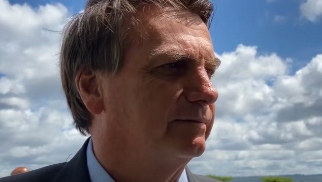 Bolsonaro diz que dificilmente alguém vai se opor a spray nasal