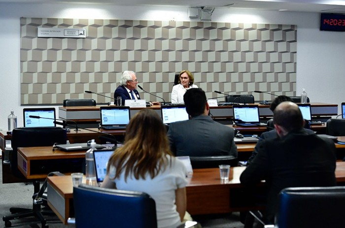 Em audiência pública, senadores pedem mudanças no Revalida