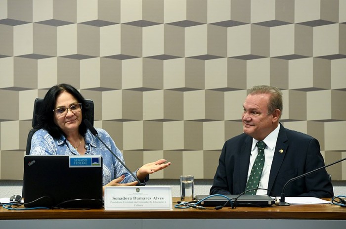 Debatedores sugerem ampliação de campanha contra o abandono de animais