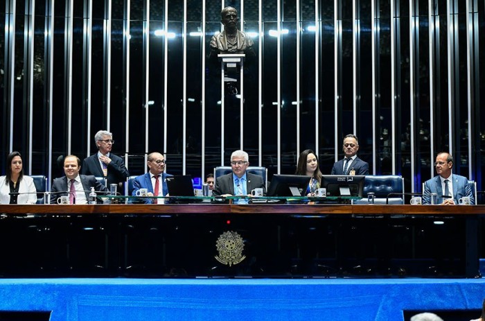 Brasil precisa investir mais em ensino técnico e profissional, aponta sessão