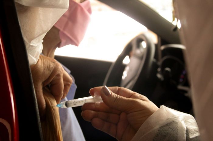 Senado aprova crédito extra de R$ 2,5 bi para vacinas contra covid-19