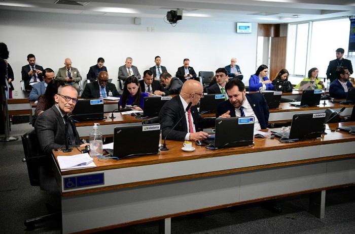 Comissão de Educação aprova Dia do Físico e Dia das Ciências Aeronáuticas