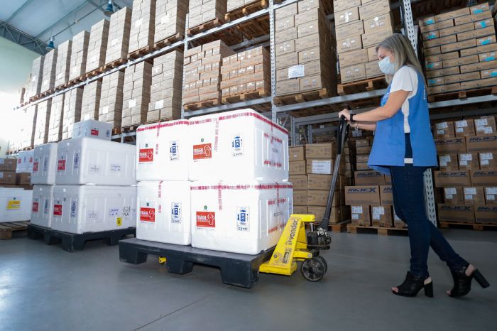 Chega a São Paulo novo lote de insumos da CoronaVac