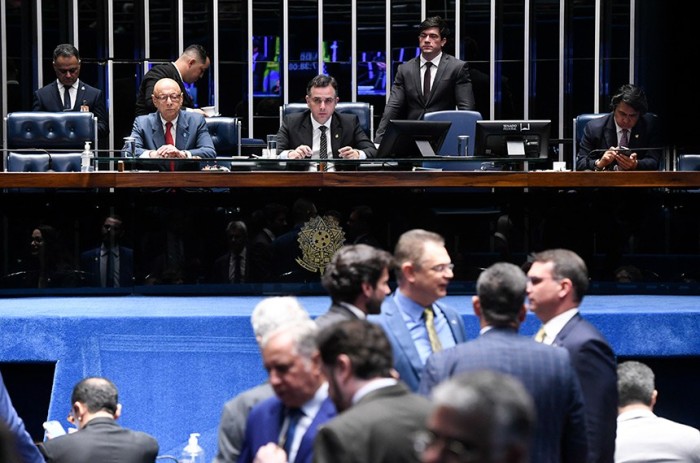Senado aprova PEC que limita decisões individuais em tribunais
