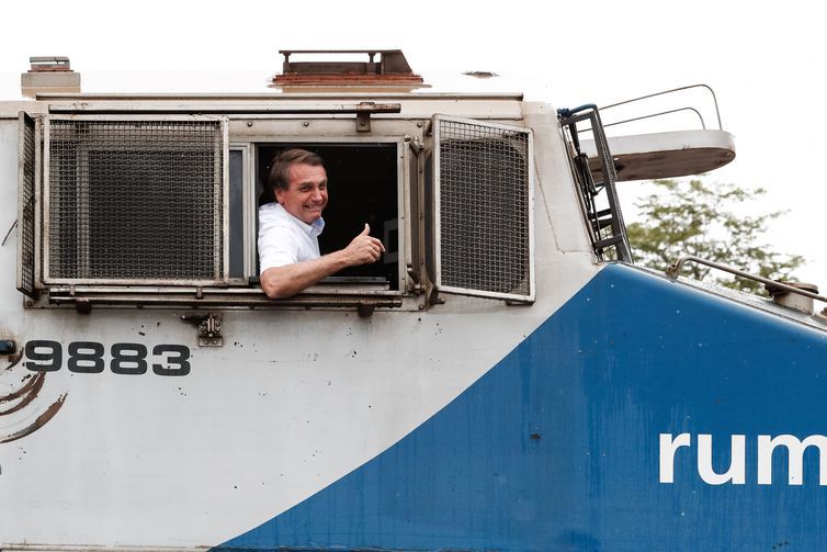 Bolsonaro participa de inauguração de trecho da Ferrovia Norte-Sul