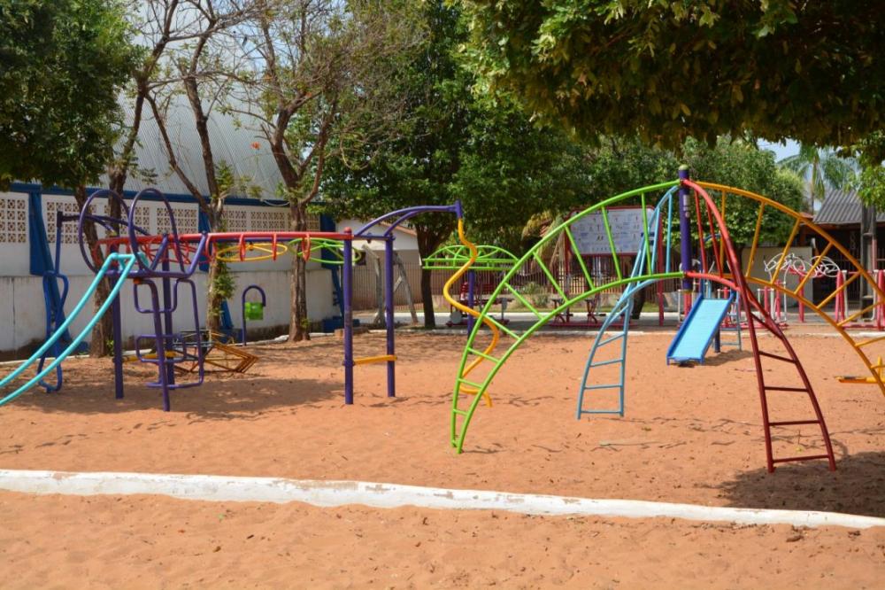 Vereadores de Sorriso solicitam manutenção dos brinquedos e da iluminação do parque infantil