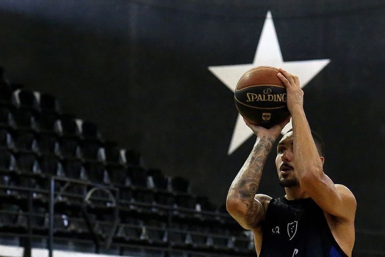 Pelo Carioca, Flamengo recebe o Macaé no Maracanã, neste sábado