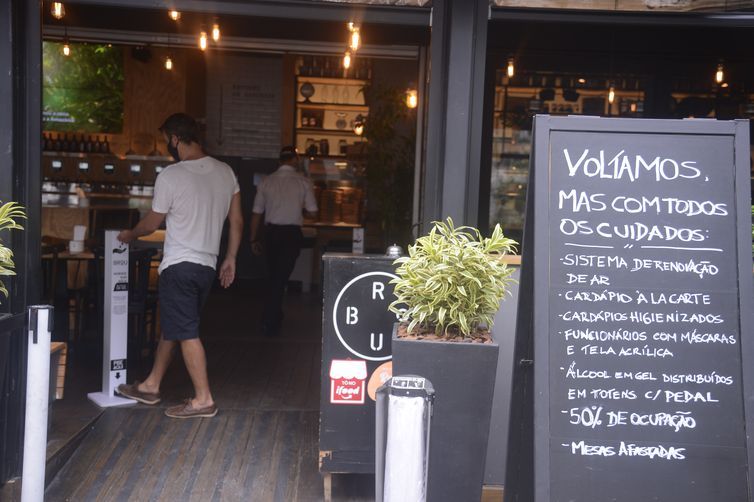 Justiça mantém fechamento de bares às 17h no Rio