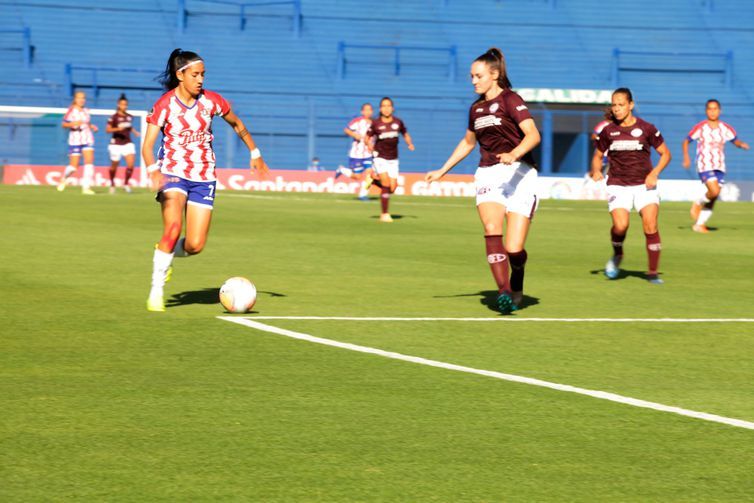 Paraguaias goleiam Ferroviária em estreia na Libertadores Feminina