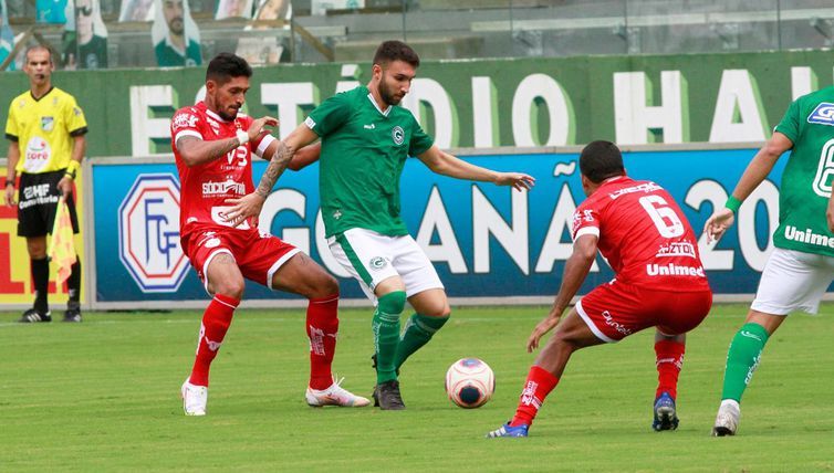 Goiás bate Vila Nova em clássico e segue invicto no Campeonato Goiano