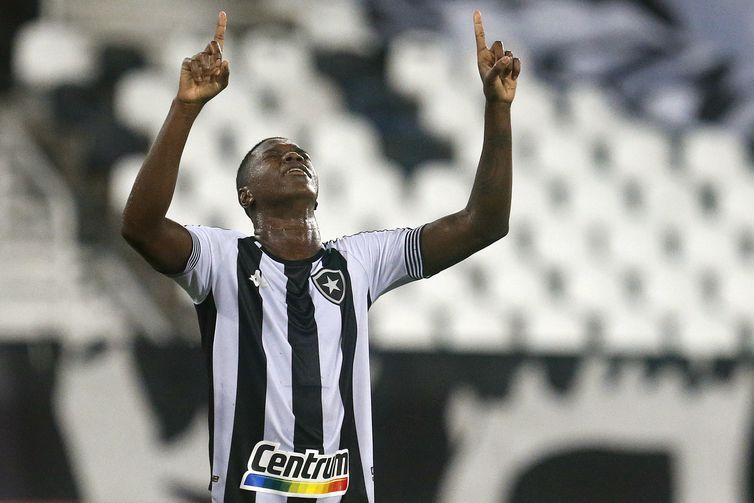 Botafogo sobra diante do Resende e sobe para terceiro lugar no Carioca
