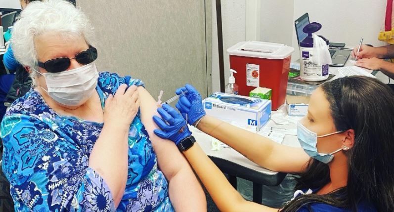 Mundo já aplicou mais de 300 milhões de vacinas contra covid-19