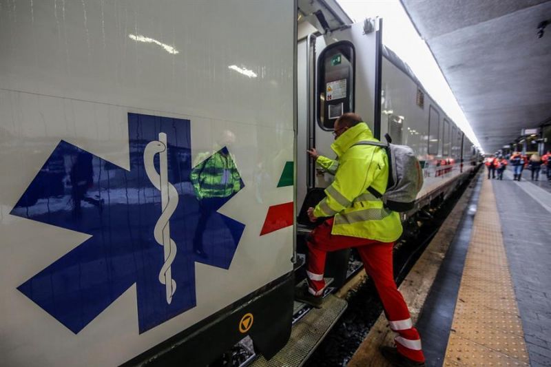 Itália inaugura trem com 21 leitos de UTI para aliviar hospitais