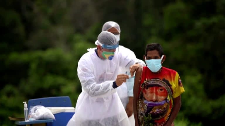 Na Amazônia, indígenas celebram chegada da vacina contra a covid-19