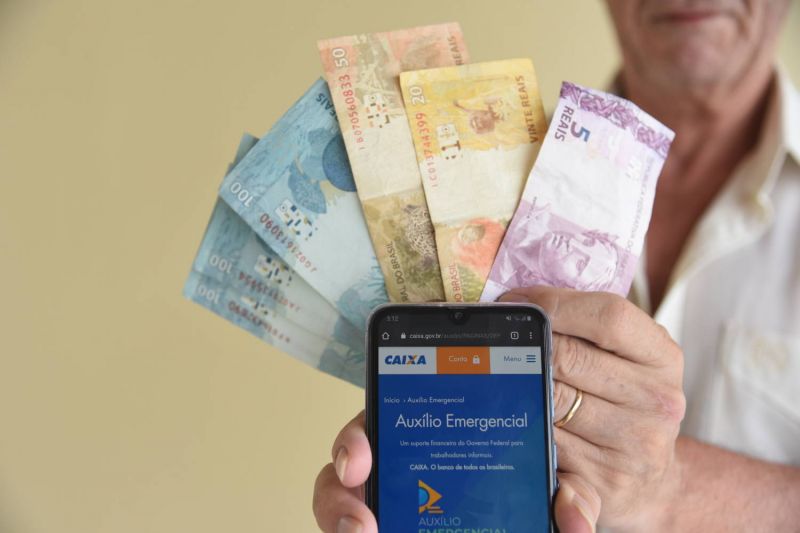 Câmara aprova admissibilidade e PEC do auxílio será votada amanhã 