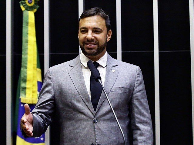 Relator entrega texto-base da PEC do auxílio sem alteração
